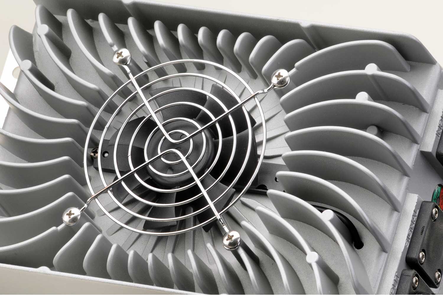 XF4820W Automatik Wasserdicht LiFePO4 48V 20A Ladegerät im Metallgehäuse IP67