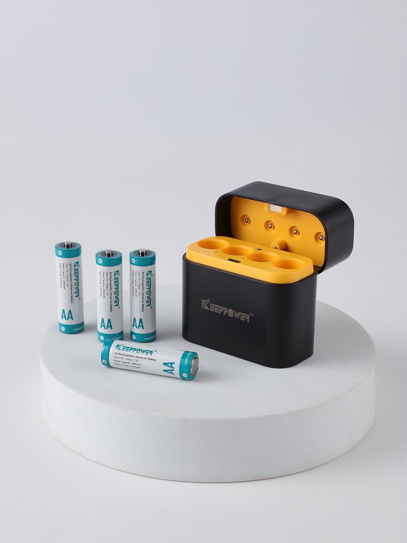 Keeppower I4 Ladegerät mit 4× 1.5V 3133mAh AA Li-Ion Akkus