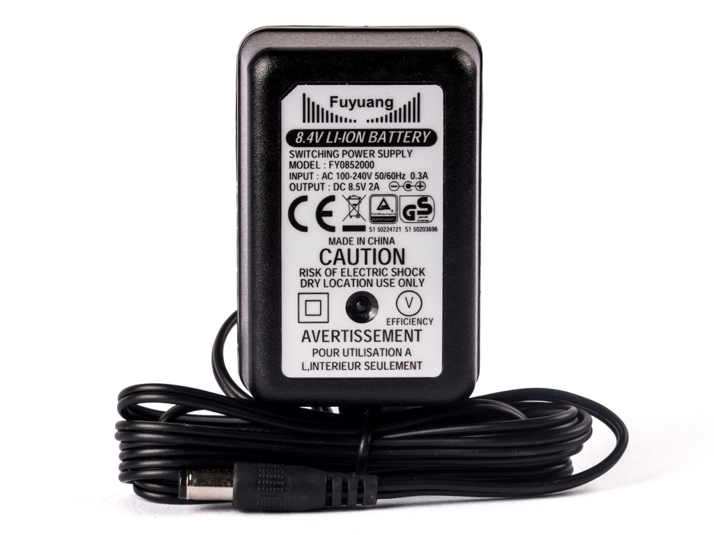 Ladegerät für 7.4V Li-Ion 2S Akkus mit 5.5-2.1mm Stecker